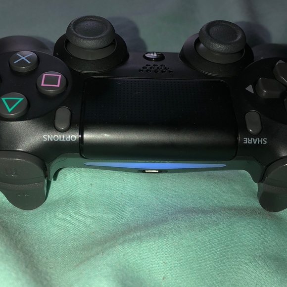 Ps4 controller - Picture 2 of 2